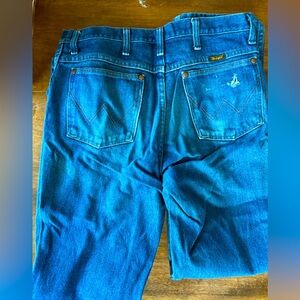 Lightly used 31x32 Wrangler Blue Jeans